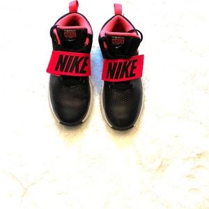 COPY - Nike team hustle pink and black sneakers